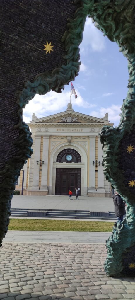 Monumento desde dentro de Nemanja en Belgrado, Serbia