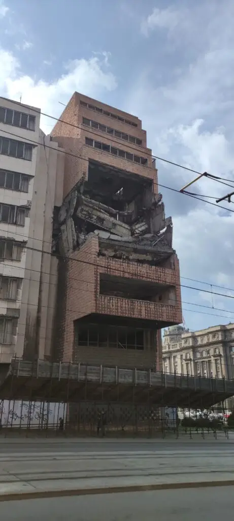 Edificio bombardeado en Belgrado, Serbia