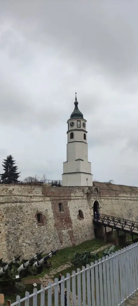 Torre del reloj en Belgrado, Serbia