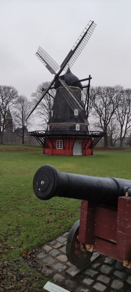 Molino dentro de la fortaleza en Copenhague, Dinamarca
