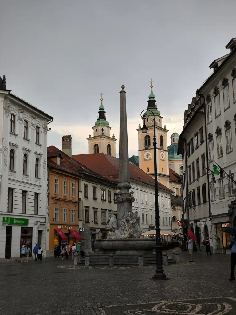 Fuente de Robba en Liubliana en la plaza Mestni