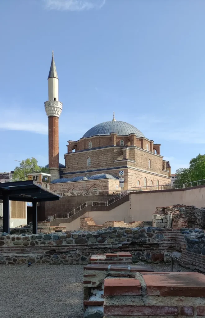 Mezquita Banya Bashi y restos arqueológicos de Serdika, una de las mejores cosas que ver en Sofía en 2 o 3 días