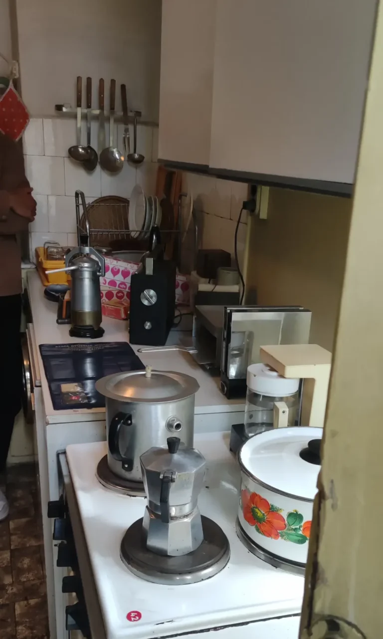 Cocina en The Red Flat, el museo que más me gustó en Sofía