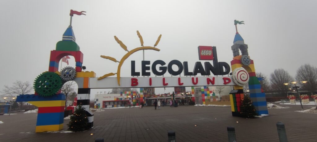 Entrada de Legoland Billund, donde te deja el autobús para ir desde Copenhague en Flixbus