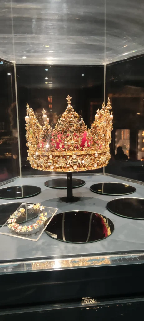 Corona en Rosenborg, Copenhague, el mejor castillo que ver en una ruta de Castillos
