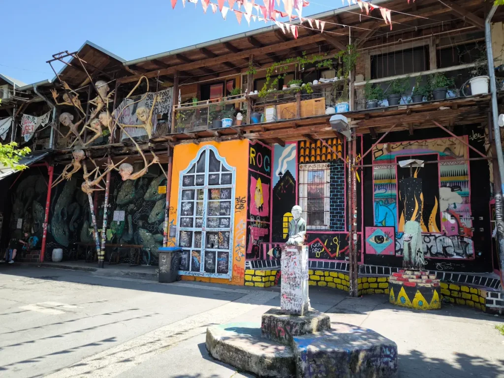 Metelkova Mesto, el barrio alternativo underground de Liubliana, Eslovenia