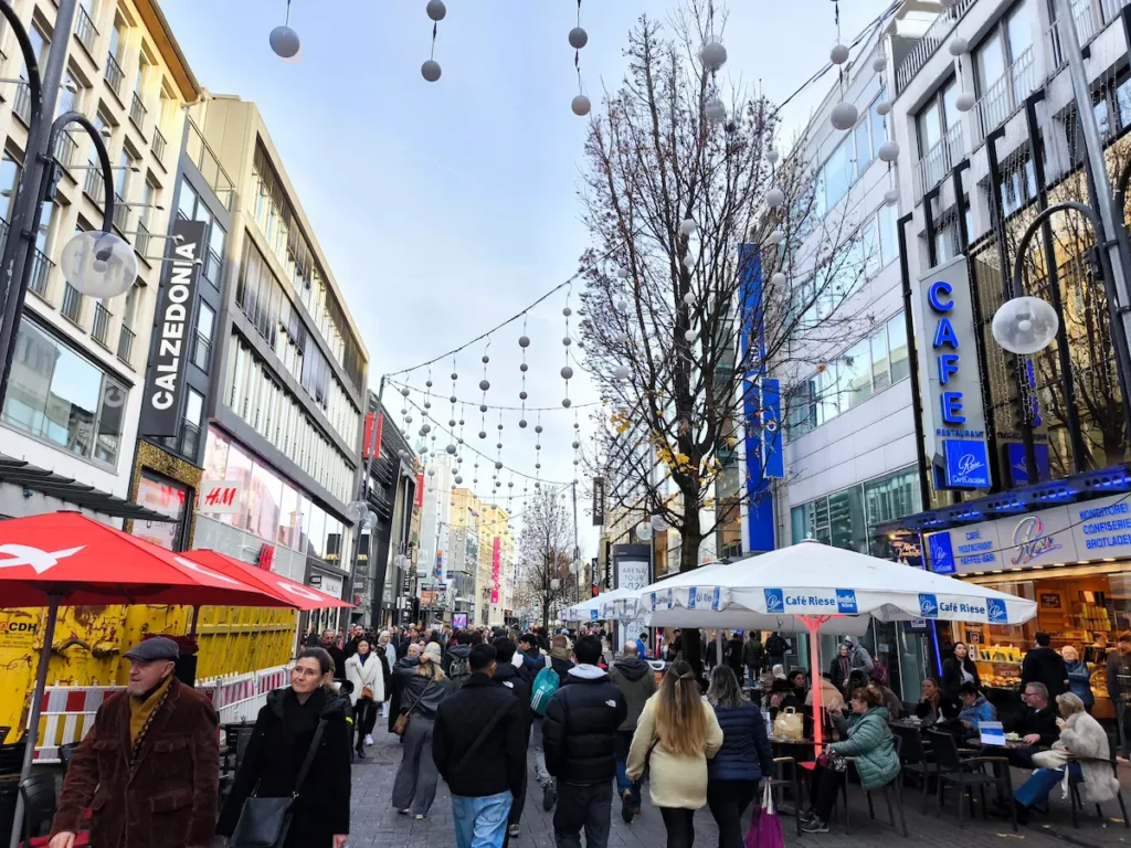 Calle comercial Schildergasse en Colonia, Alemania