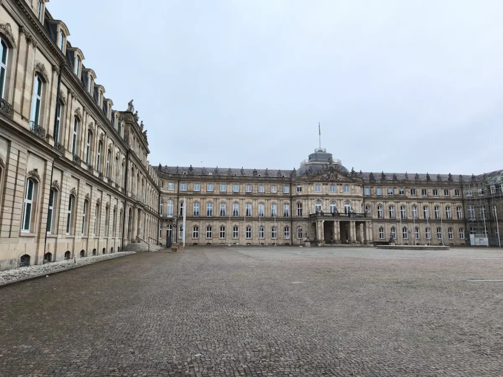 Castillo Nuevo en Schlossplatz en Stuttgart, el lugar en el que empezar todo lo que ver en 1 día en la ciudad alemana