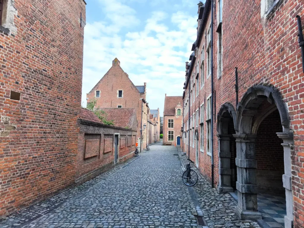 Calles del Gran Beguinaje de Lovaina, patrimonio de la humanidad por la UNESCO en Bélgica