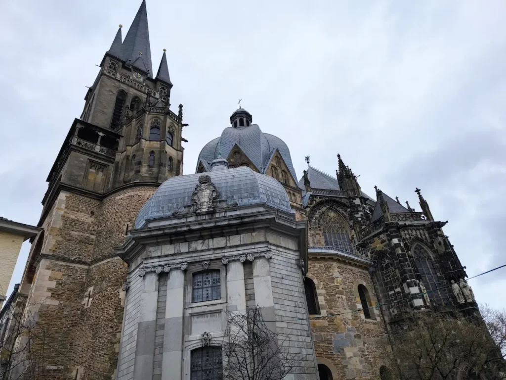 Catedral de Aquisgrán (Aachen), en Alemania. El lugar mandado a construir por Carlomagno.