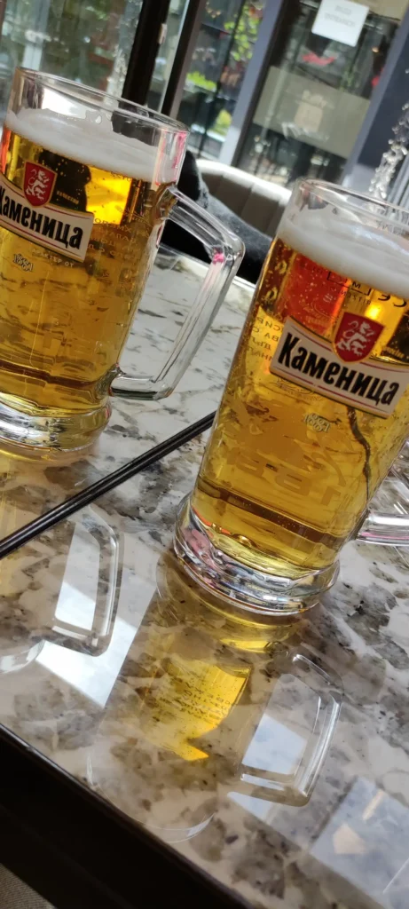 Cerveza Kamenitza en Sofía, Bulgaria, una de las cosas que tomar en la capital