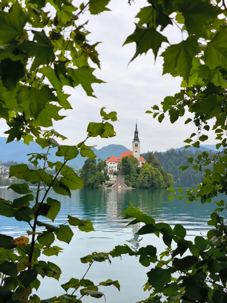Foto desde el Sendero del Lago Bled, una de las mejores fotos que tomar en un día en Bled