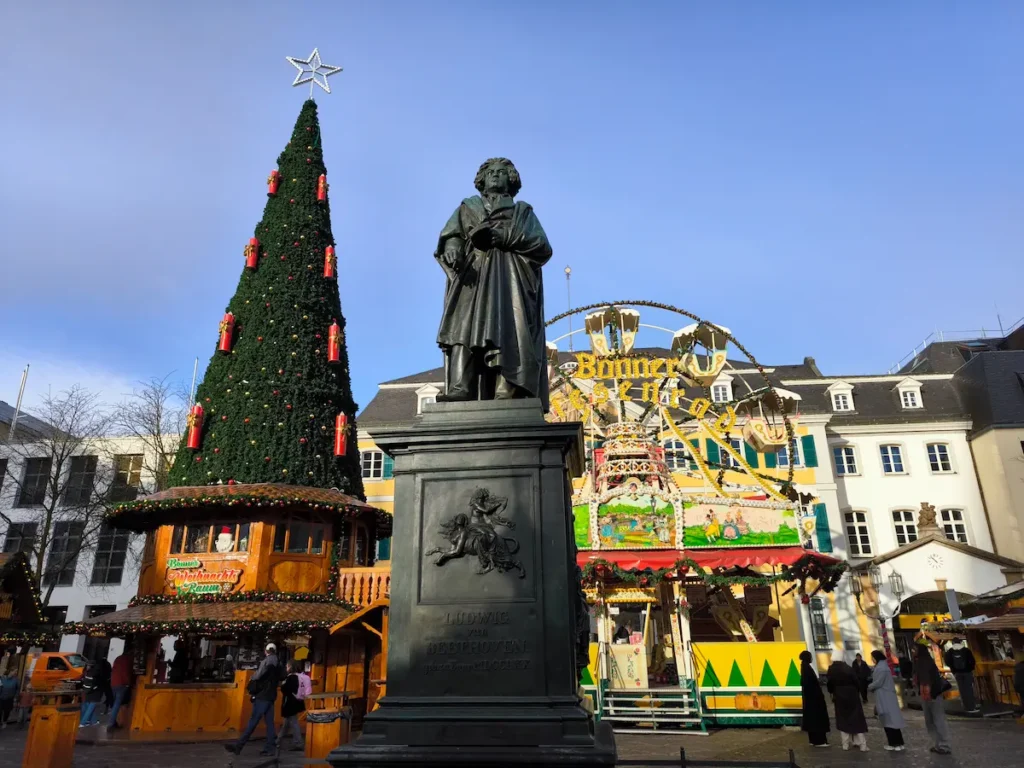 Estatua de Beethoven en la Münsterplatz, en Bonn, Alemania