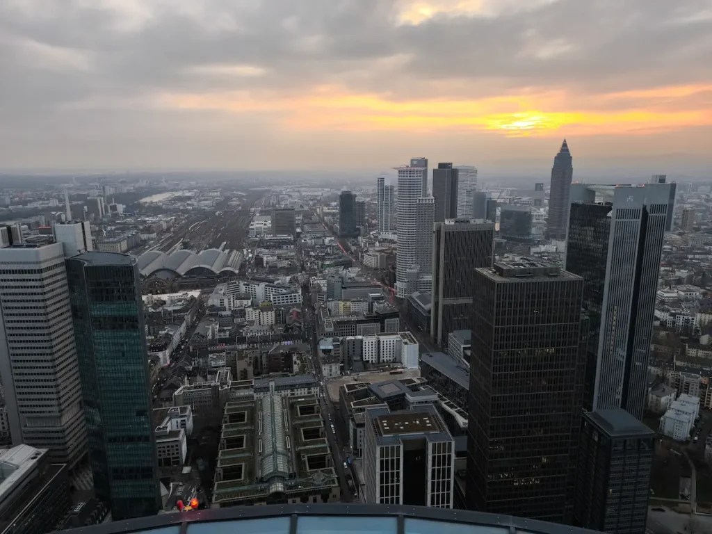 Vistas desde el mirador de la Main Tower en Frankfurt, Alemania