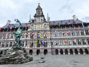 Lee más sobre el artículo Qué ver en Amberes en 1 día: Guía completa con mapa + ruta