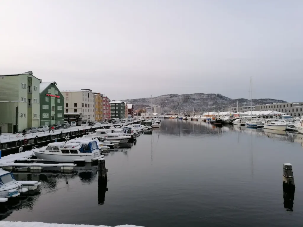 Puerto deportivo Fosenkaia Gjestehavn, uno de los lugares con más encanto que ver en Trondheim en 1 día