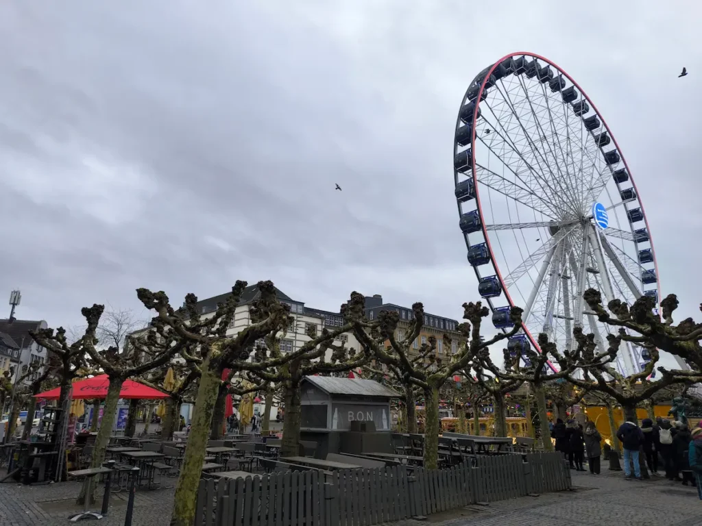 Burgplatz en Düsseldorf en época navideña, uno de los puntos neurálgicos de la ciudad alemana