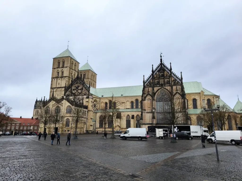 Catedral de San Pablo en Münster, que conserva un reloj astronómico muy famoso en Alemania