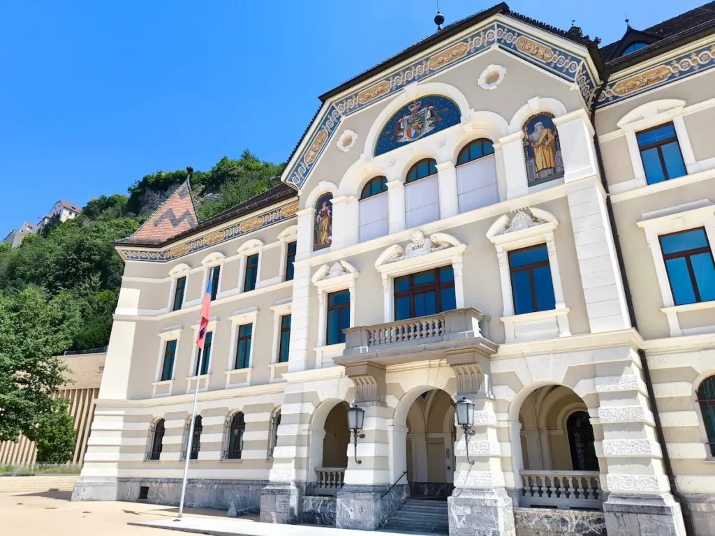 Edificio del Gobierno de Liechtenstein, una de las cosas que ver en Vaduz
