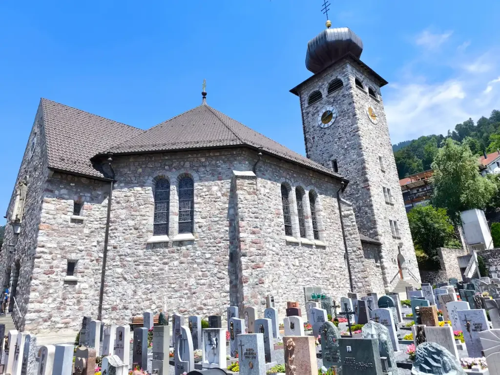 Iglesia Pfarrkirche St Joseph​ en Triesenberg, Liechtenstein