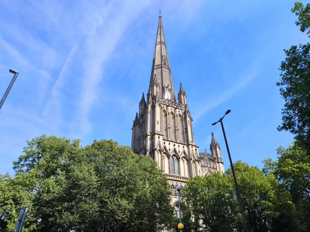 Iglesia de Santa María Redcliffe en Bristol, uno de los imprescindibles de la ciudad