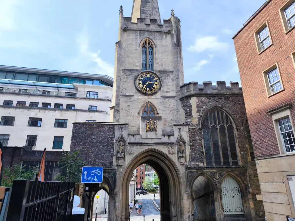 Iglesia de St John on the Wall, uno de los rincones escondidos del centro de Bristol en Inglaterra