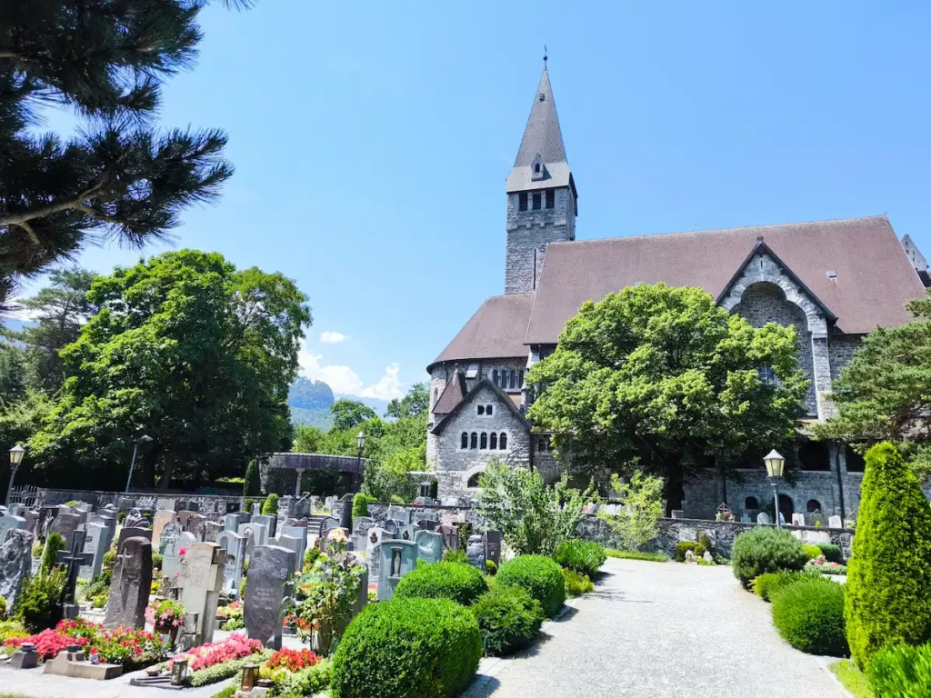 Iglesia Pfarrkirche St Nikolaus en Balzers, Liechtenstein