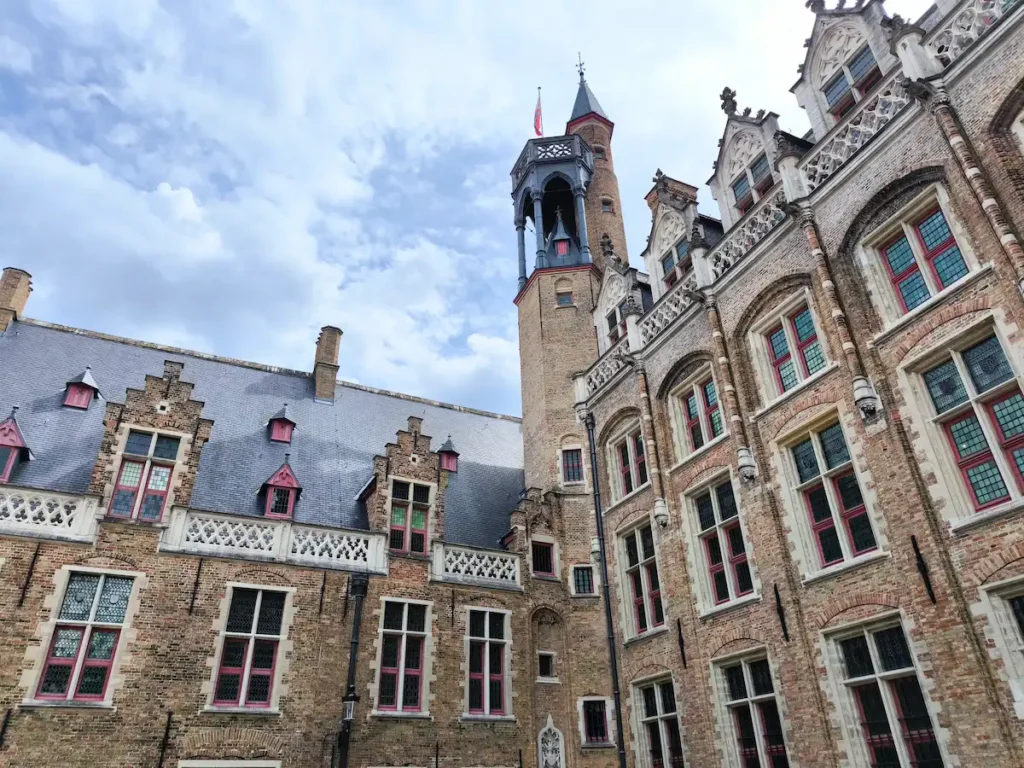 Palacio de Gruuthuse en Brujas, una de las cosas que ver en un día, junto al puente Bonifacio