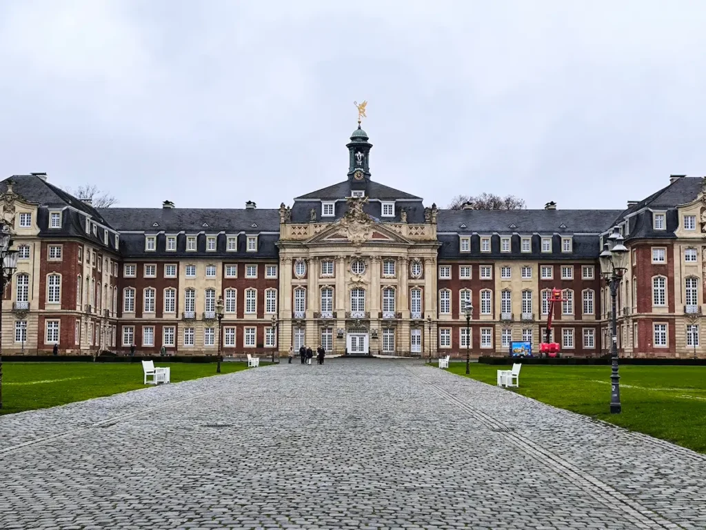 Palacio de Münster, que hoy alberga la Universidad de la ciudad
