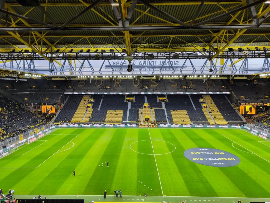 Signal Iduna Park en Dortmund antes de empezar un partido del Borussia