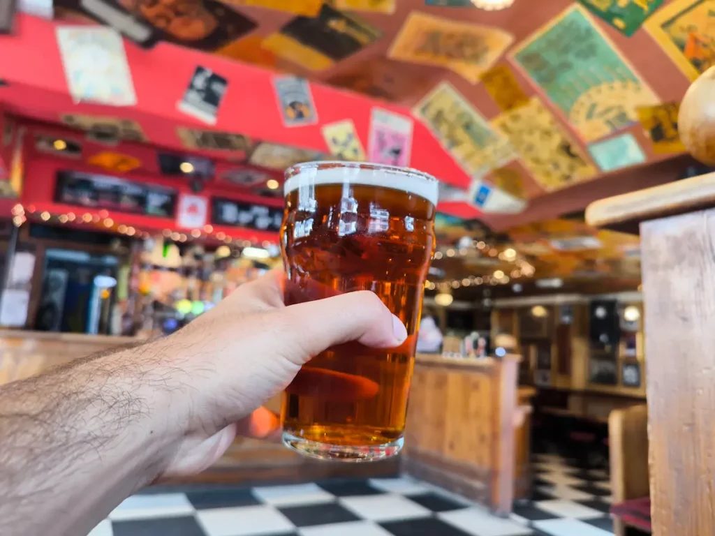 Pub The Old Duke en Bristol, uno de los mejores sitios donde tomar algo