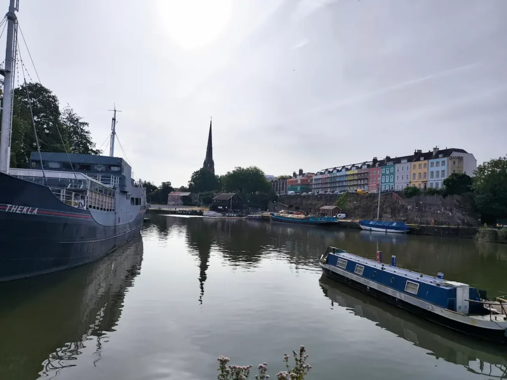 Vistas del Redcliffe Parade desde el Thekla en Bristol, uno de los lugares más bonitos de la ciudad inglesa
