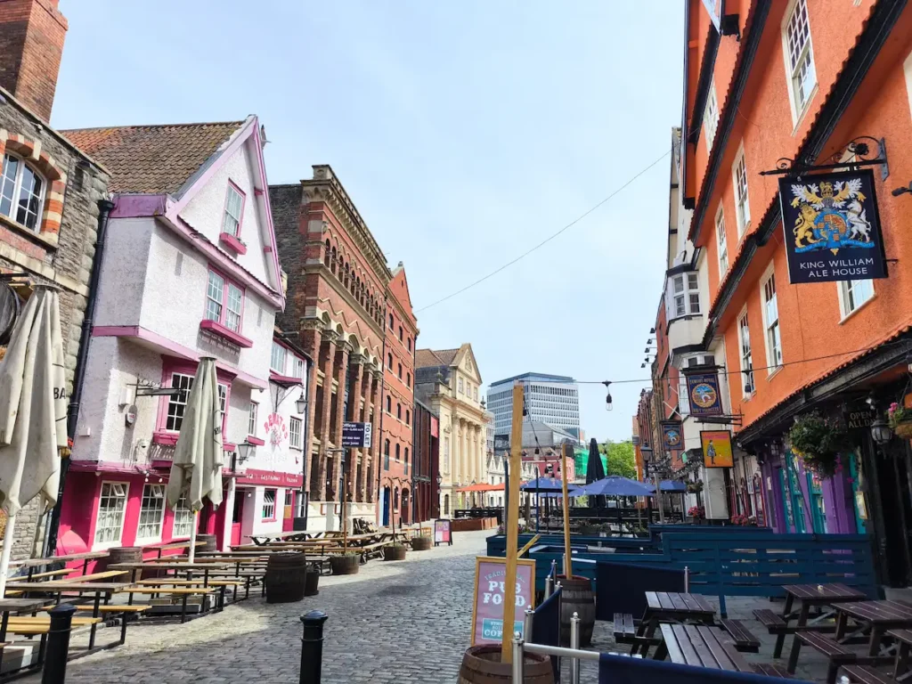 King Street en Bristol, uno de los lugares donde tomar algo en la ciudad de Inglaterra