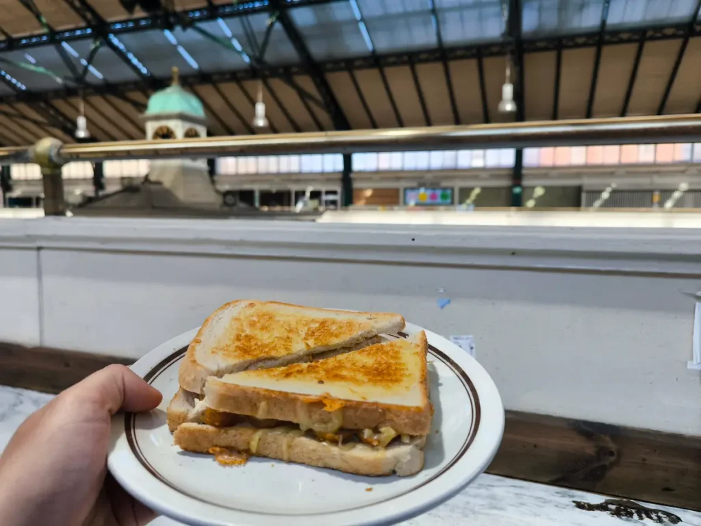 Desayuno ligero en el Mercado Central de Cardiff en Gales