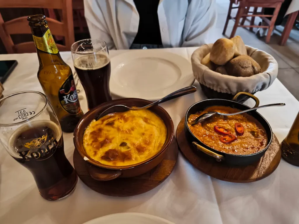 Comida en el Era Vila en Tirana, uno de los sitios donde comer en la capital de Albania comida típica