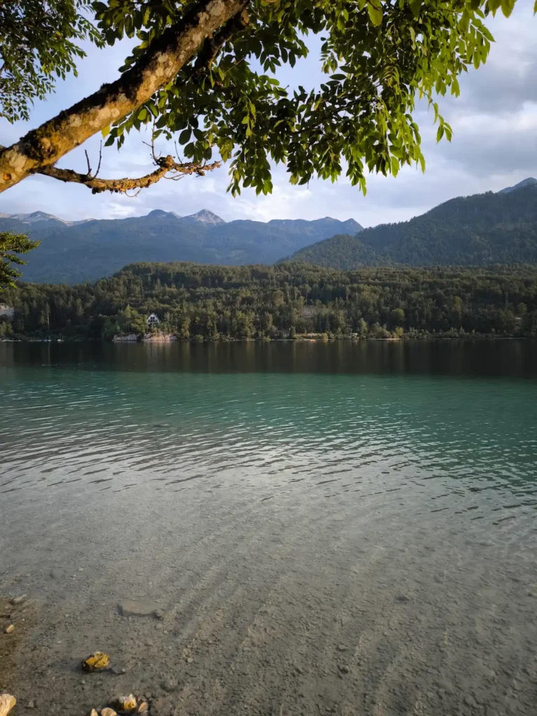 Lago Bohinj en Eslovenia, una de las paradas en una ruta por el país de 5 o 7 días