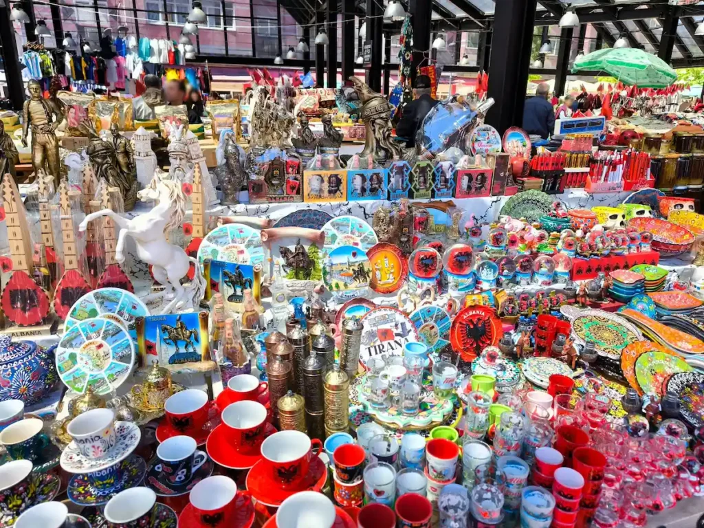 Mercado de Tirana Pazari i Ri, uno de los lugares que ver en Albania en 1 día