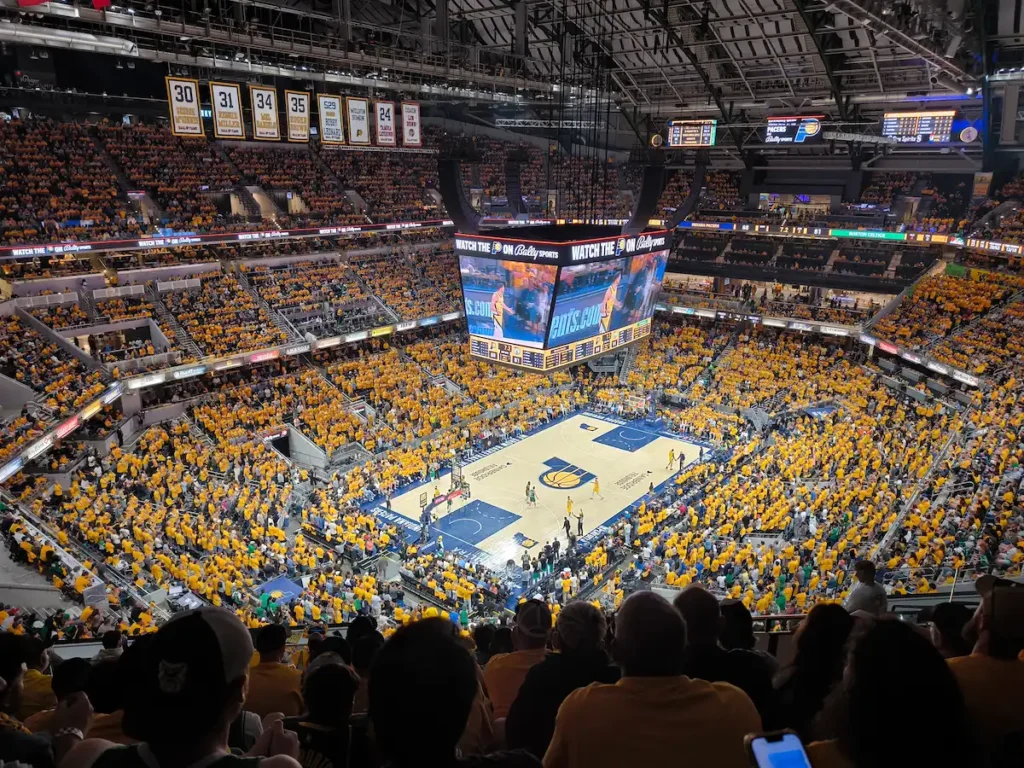Partido de la NBA de los Pacers en el Gainbridge Fieldhouse en Indianápolis