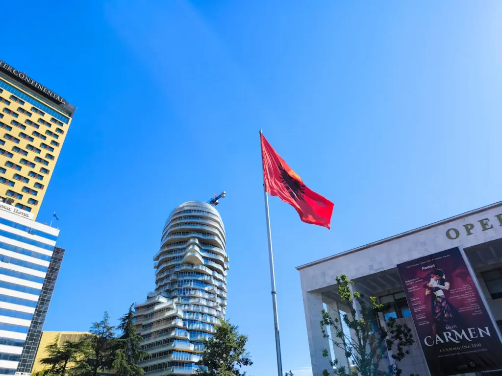 Tirana's Rock en la Plaza de Skanderbeg, en Tirana, Albania