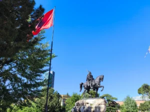 Lee más sobre el artículo Qué ver en Tirana en 1 día: ruta optimizada + mapa