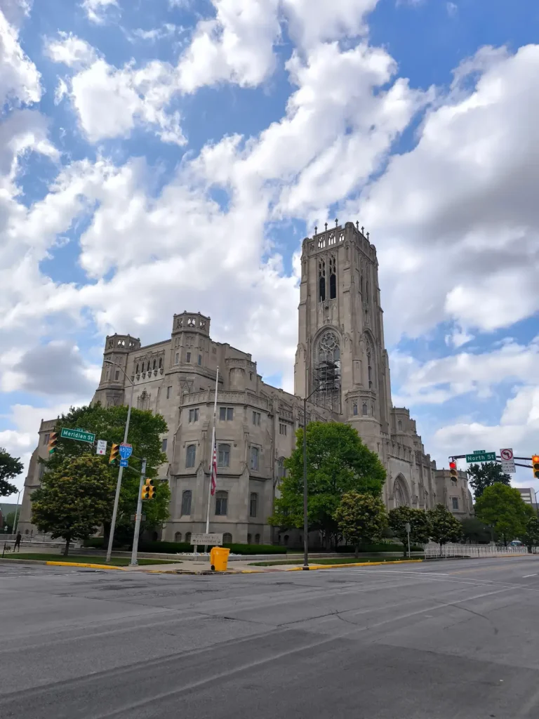 Scottish Rite Cathedral en Indianápolis, uno de los 10 imprescindibles que ver en la ciudad de Indiana en Estados Unidos