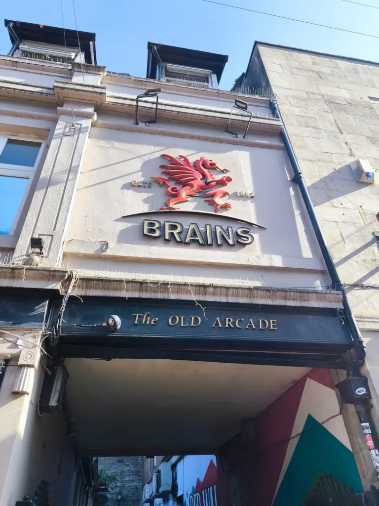 The Old Arcade en Cardiff, uno de los lugares para ir a un pub que visitar en Gales