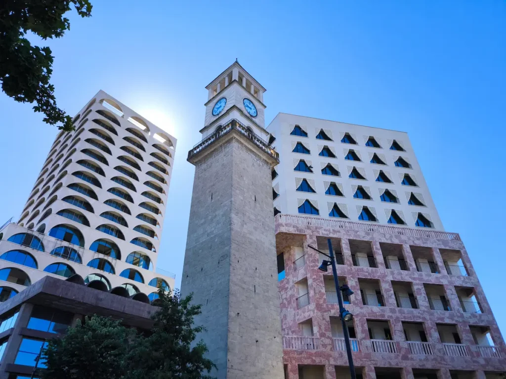 Torre del Reloj en Tirana, Albania, una de las cosas que ver en 1 día